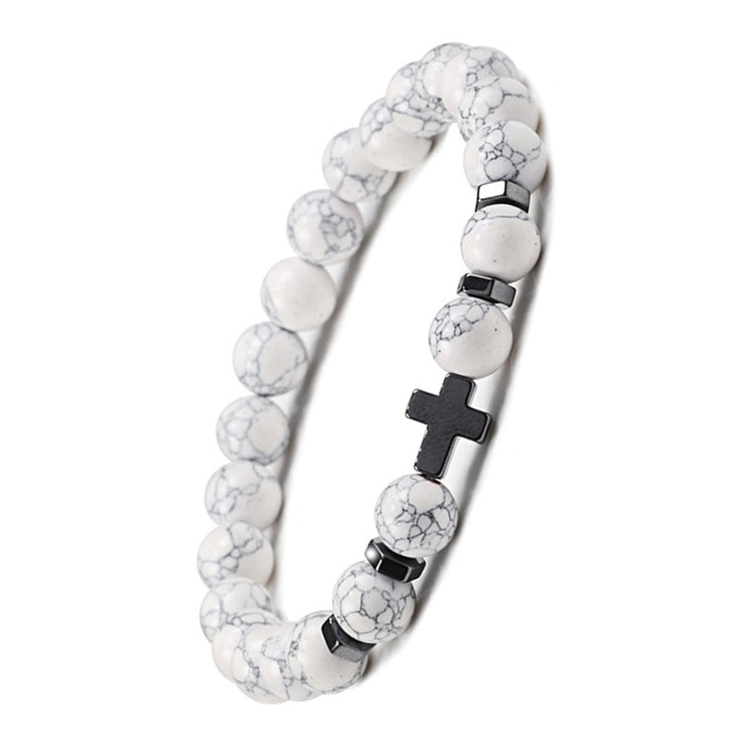 Perlenarmband mit dem Kreuz aus Roteisenstein