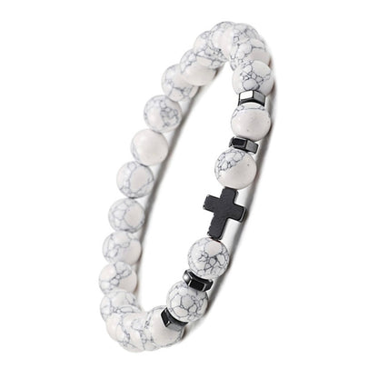 Perlenarmband mit dem Kreuz aus Roteisenstein