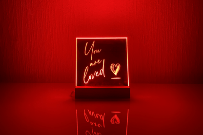 "You are loved" Spiegel in einem LED Holzsockel