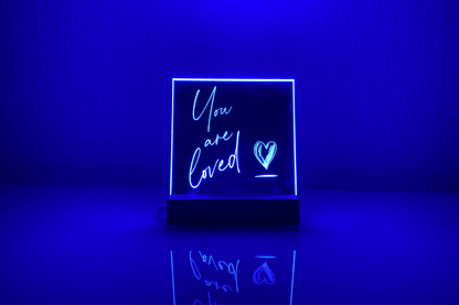 "You are loved" Spiegel in einem LED Holzsockel